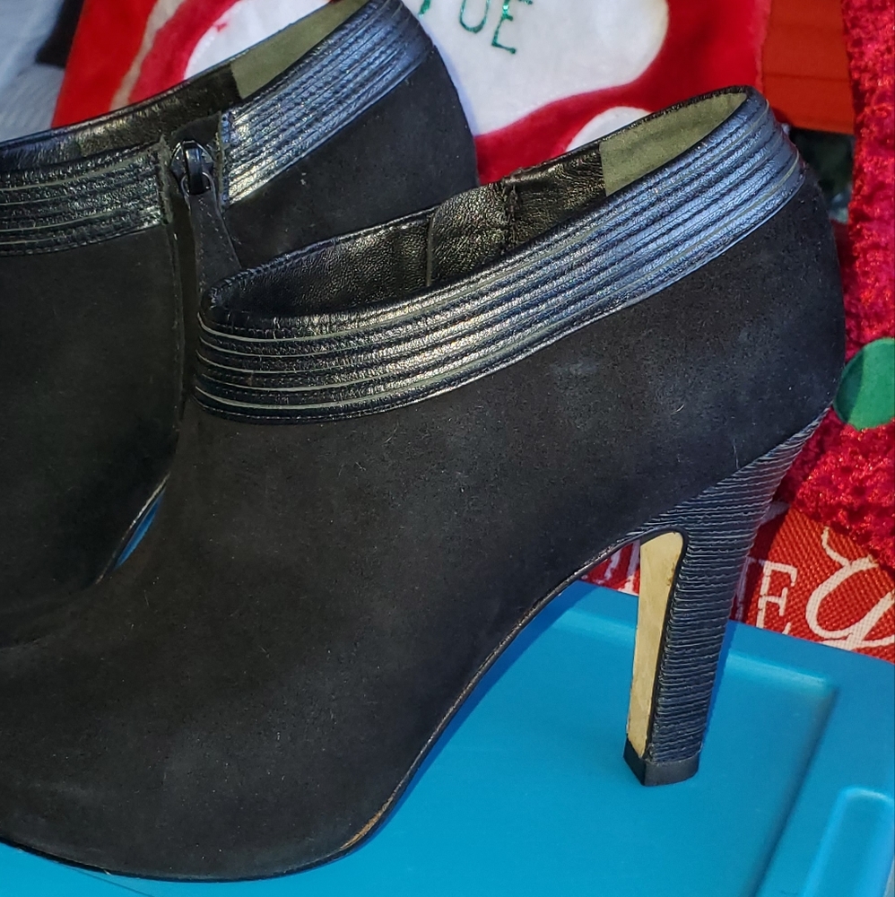 Cole Haan heel bootie - 7.5B - Black